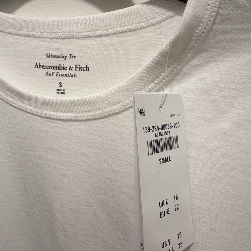 NWT Abercrombie & Fitch Classic White Tee